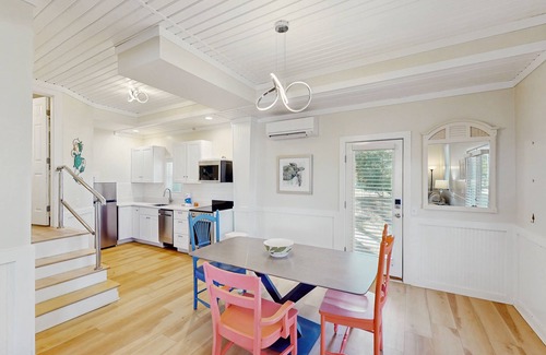 St. George Island House | Gorgeous coastal duplex with full kitchen, close to beach