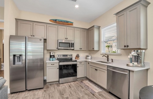 West Kissimmee Cottage | Gorgeous Cottage w/Private Pool + Balcony, Near Disney!