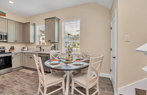 West Kissimmee Cottage | Gorgeous Cottage w/Private Pool + Balcony, Near Disney!