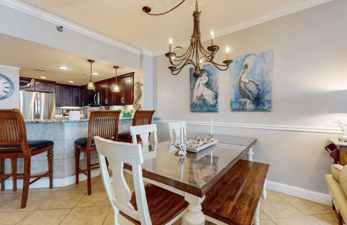 Destin Condo | Gorgeous & cozy beachfront condo with pool & beach access