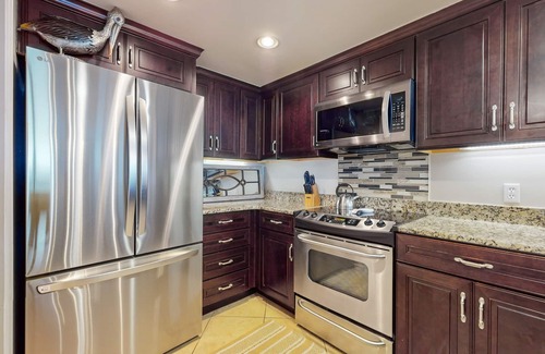 Destin Condo | Gorgeous & cozy beachfront condo with pool & beach access