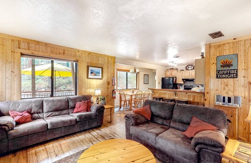 Tahoe Pines Cabin | Gorgeous, Dog-Friendly Lodge w/ Loft, Free WiFi, Fireplace - Near Beach & Skiing