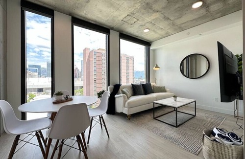 Rio Grande Apartment | Gorgeous Downtown 1BD/1BA - BEST views + Amenities