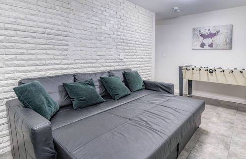 Jersey City Apartment | Gorgeous Duplex with parking by JSQ