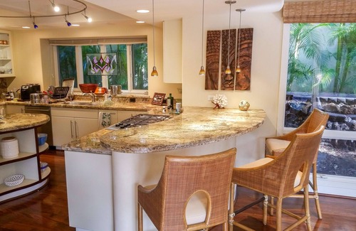 Kahala House | Gorgeous Estate on the Slopes of Diamond Head, 5 minute walk to great beach