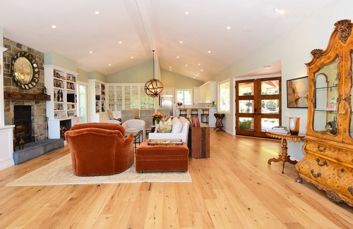 Sonoma House | Gorgeous Executive House w/3 bedrooms Hillside Views-Year Lease
