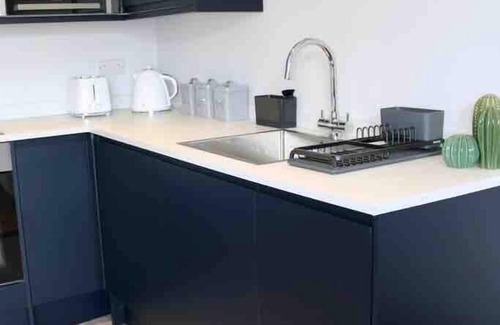 Bournemouth City Centre Apartment | Gorgeous Flat w/Balcony, Free PKG & Beach Nearby