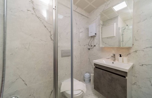 Kepez Apartment | Gorgeous Flat with Shared Pool in Kepez