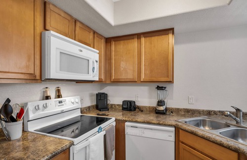 Cimarron Foothills Estates Apartment | Gorgeous Full Apt 2br/2bath W/Heated Pool, Spa & Gym