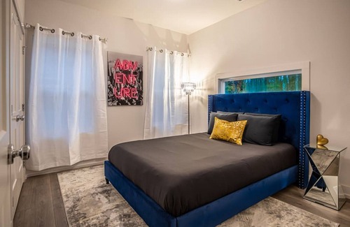 Sugar Creek House | Gorgeous Glam House Across from Park! 3 Bedrooms!