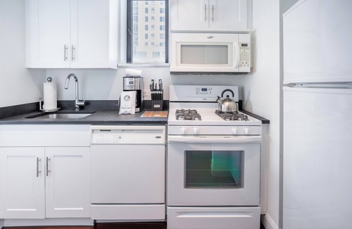 Peter Cooper Village Apartment | Gorgeous Gramercy 1 Bedroom with Private Balcony
