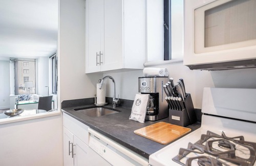 Peter Cooper Village Apartment | Gorgeous Gramercy 1 Bedroom with Private Balcony