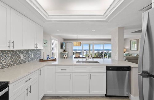 Sanibel House | Gorgeous Gulf Front Townhome! FALL SALE!