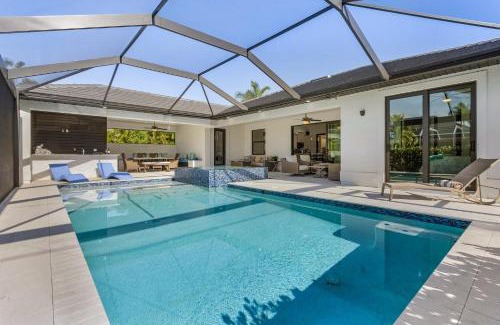 Pelican House | Gorgeous! Heated, Saltwater Pool and Spa, Custom Outdoor Kitchen - Villa Still Waters - Roelens
