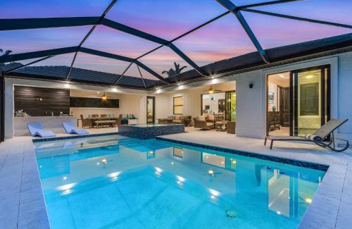 Pelican House | Gorgeous! Heated, Saltwater Pool and Spa, Custom Outdoor Kitchen - Villa Still Waters - Roelens