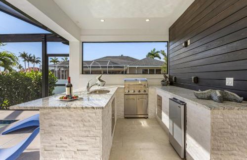 Pelican House | Gorgeous! Heated, Saltwater Pool and Spa, Custom Outdoor Kitchen - Villa Still Waters - Roelens