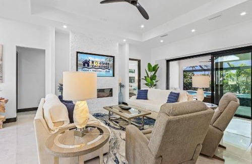 Pelican House | Gorgeous! Heated, Saltwater Pool and Spa, Custom Outdoor Kitchen - Villa Still Waters - Roelens
