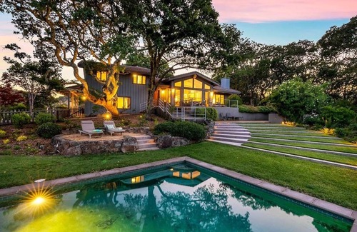 Kenwood House | Gorgeous hilltop estate with heated pool in Kenwood