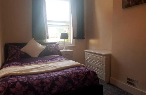 Reading House | Gorgeous Home 4 Bedrooms W Parking