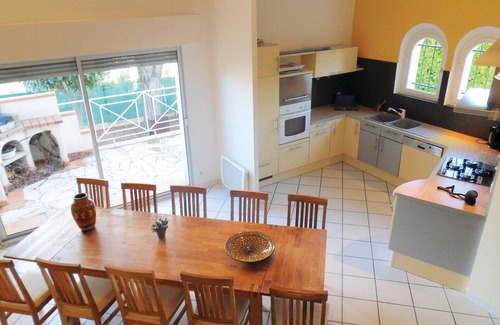 Creissan House | Gorgeous home in Creissan with WiFi