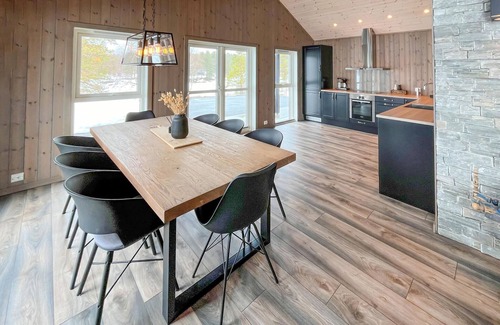 Evje House | Gorgeous home in Evje with lake view