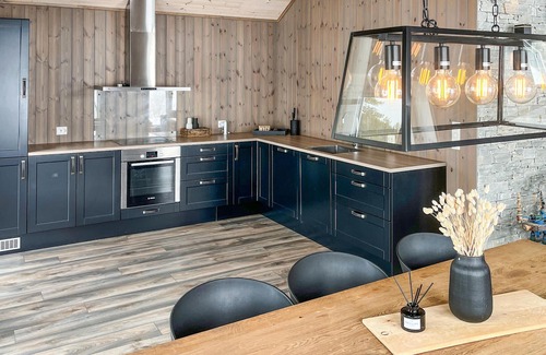 Evje House | Gorgeous home in Evje with lake view