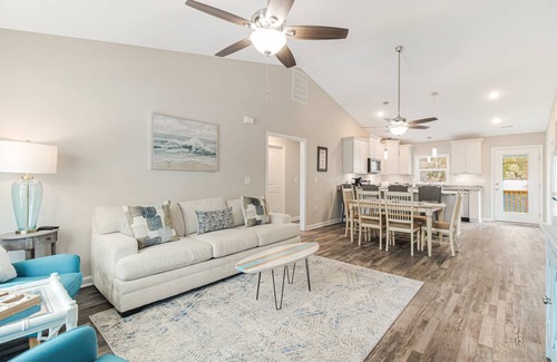 Long Beach House | Gorgeous Home with Opt Heated Private Pool - Dog Friendly -6 Seater Golf Cart Included W/Parking