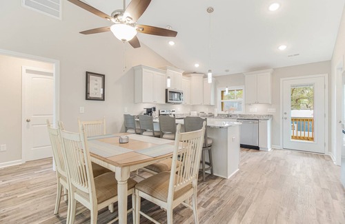 Long Beach House | Gorgeous Home with Opt Heated Private Pool - Dog Friendly -6 Seater Golf Cart Included W/Parking