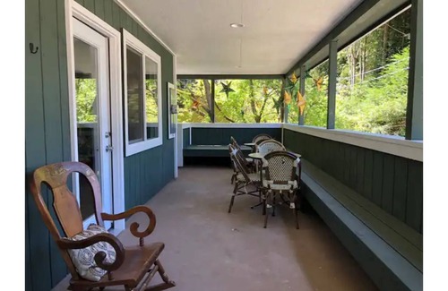 Guerneville House | Gorgeous House By The River For A Large Group