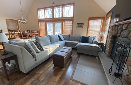 Tannersville House | Gorgeous House in Camelback Mountain near lifts!