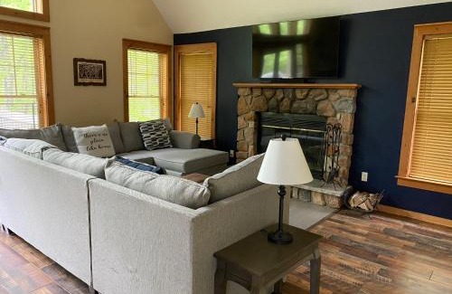 Tannersville House | Gorgeous House in Camelback Mountain near lifts!