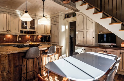 Crested Butte Ski Chalet | Gorgeous House in Town! Best Location, Hot Tub, and Steam Shower!