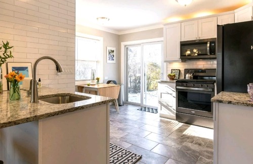 Royal Oak House | Gorgeous in Downtown Royal Oak! Designer Home, Perfect Reviews, 2 full baths!