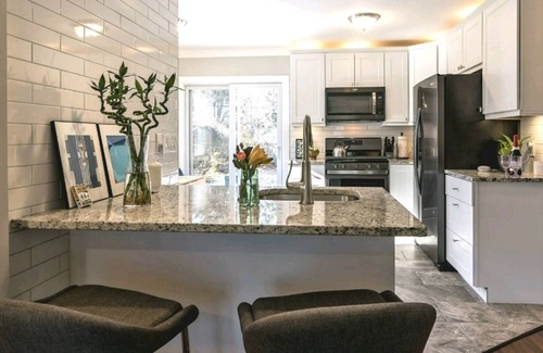 Royal Oak House | Gorgeous in Downtown Royal Oak! Designer Home, Perfect Reviews, 2 full baths!