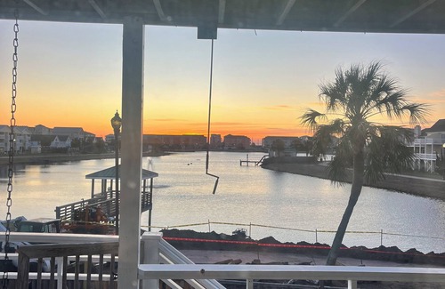 North Carolina Coast House | Gorgeous Lake Views. Walk to the beach, boardwalk, Farmers Market & more!