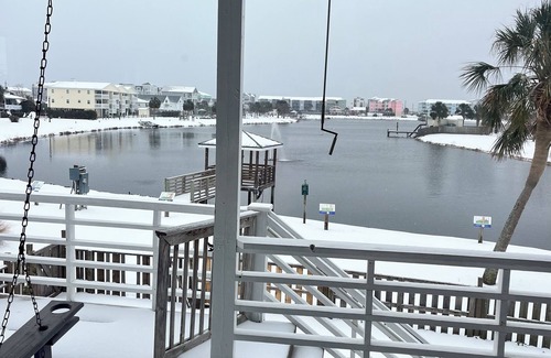 North Carolina Coast House | Gorgeous Lake Views. Walk to the beach, boardwalk, Farmers Market & more!