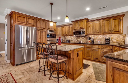 Indian Point House | Gorgeous Lake View Minutes to SDC Free Tickets-Cmty Outdoor Pool Upgraded Kitchen