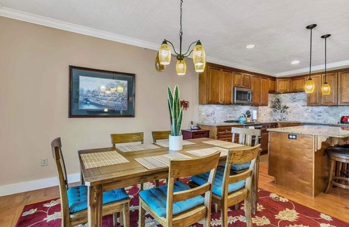 Indian Point Condo | Gorgeous Lake Views, Spacious Condo, Free Wifi, Minutes to Silver Dollar City w Free Tickets