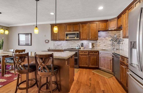 Indian Point Condo | Gorgeous Lake Views, Spacious Condo, Free Wifi, Minutes to Silver Dollar City w Free Tickets