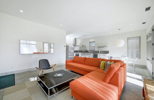 Clarksville House | Gorgeous Lower Unit Right in the Heart of Downtown Austin