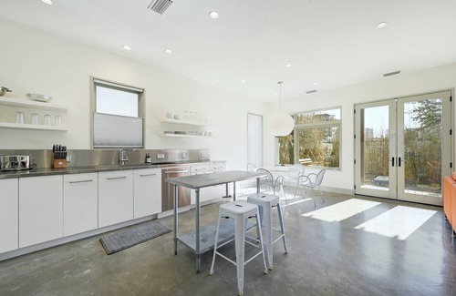Clarksville House | Gorgeous Lower Unit Right in the Heart of Downtown Austin