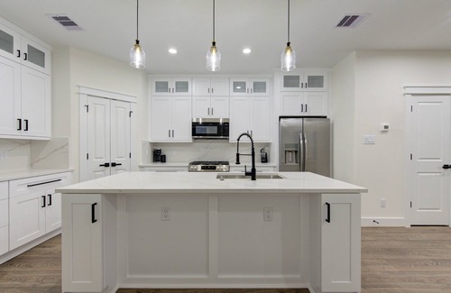 North Houston House | Gorgeous Luxury Villa Located in Central Houston. Near downtown & IAH