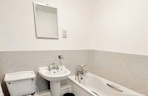 Maidstone House | Gorgeous modern 4-bed w/garden