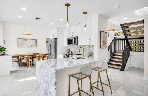 Delray Beach Apartment | Gorgeous Modern Beach Pool House Sleeps 8 Central