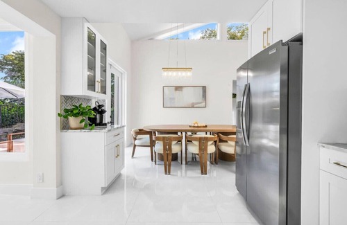 Delray Beach Apartment | Gorgeous Modern Beach Pool House Sleeps 8 Central