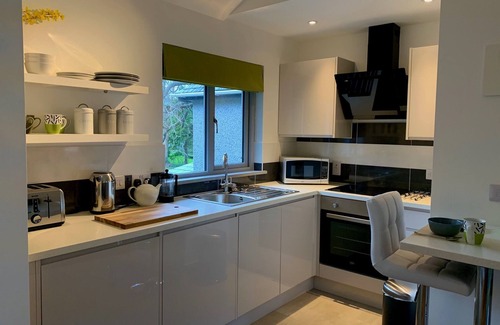 Millbrook Apartment | Gorgeous modern flat with free parking & private court yard