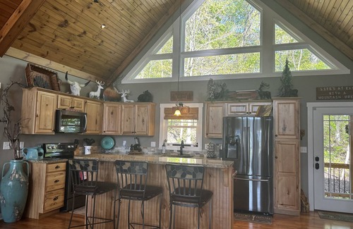 Swannanoa House | Gorgeous Mountain Views with 2 Master Suites on 5 Acres