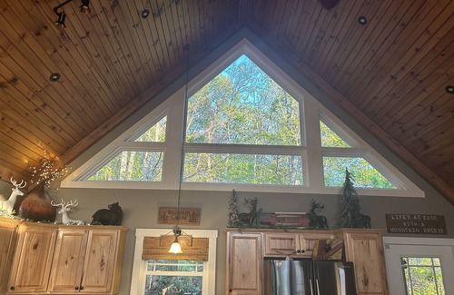 Swannanoa House | Gorgeous Mountain Views with 2 Master Suites on 5 Acres