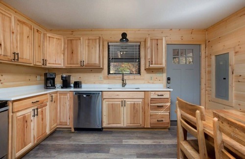 Gatlinburg - Pigeon Forge Cabin | Gorgeous Mt. LeConte Views/Gatlinburg/Spacious