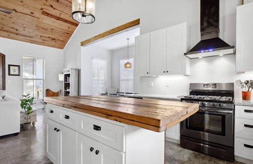 Shenandoah House | Gorgeous newer 3/2 home w/Louisiana style & charm